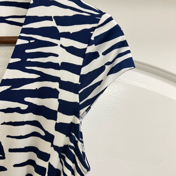 Trina Turk 100% Silk Ring Closure Wrap Dress Zebra Print Blue/White - Picture 6 of 9